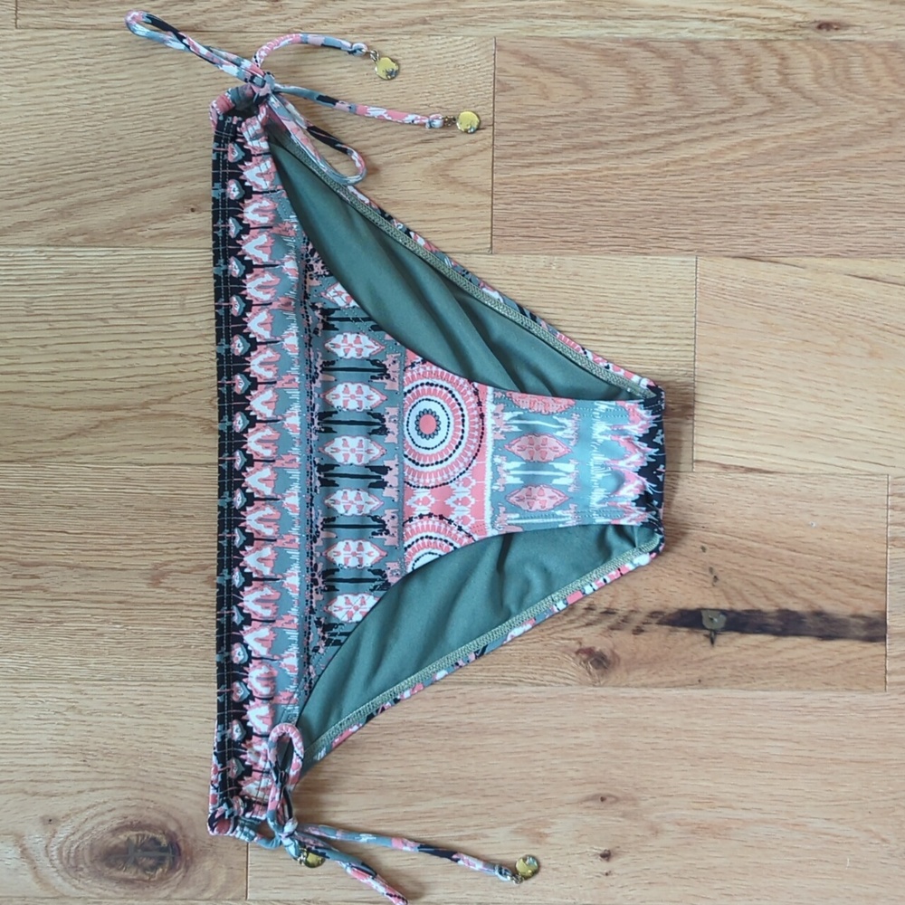 La Vie en Rose. Tribal Print Bikini Bottom. Size Medium.